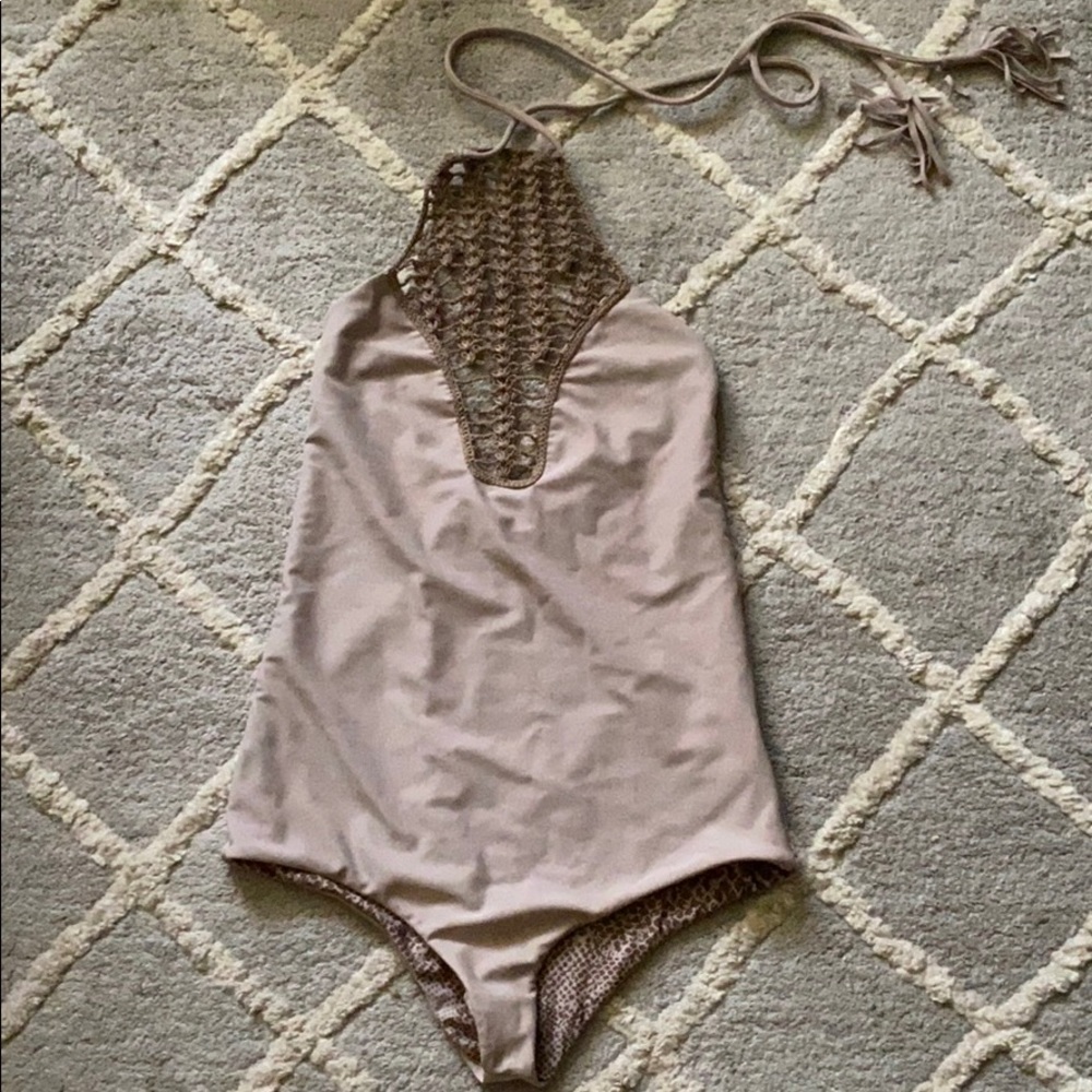 Acacia one piece